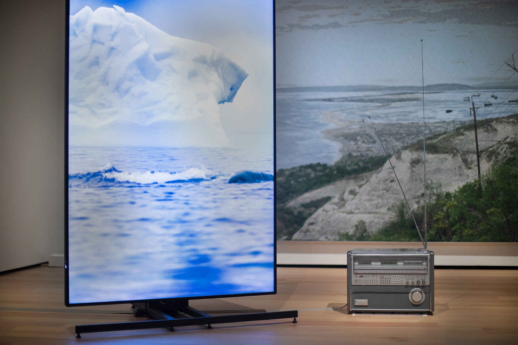 screen showing icebergs and a radio 