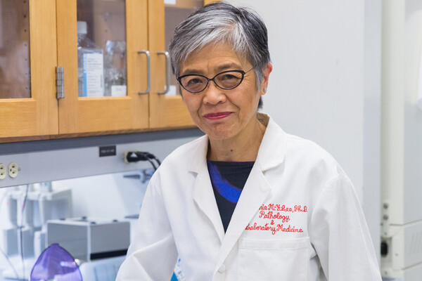 Virginia Man-Yee Lee in her lab.