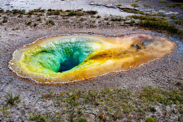 Photo of Yellowstone hotspring.