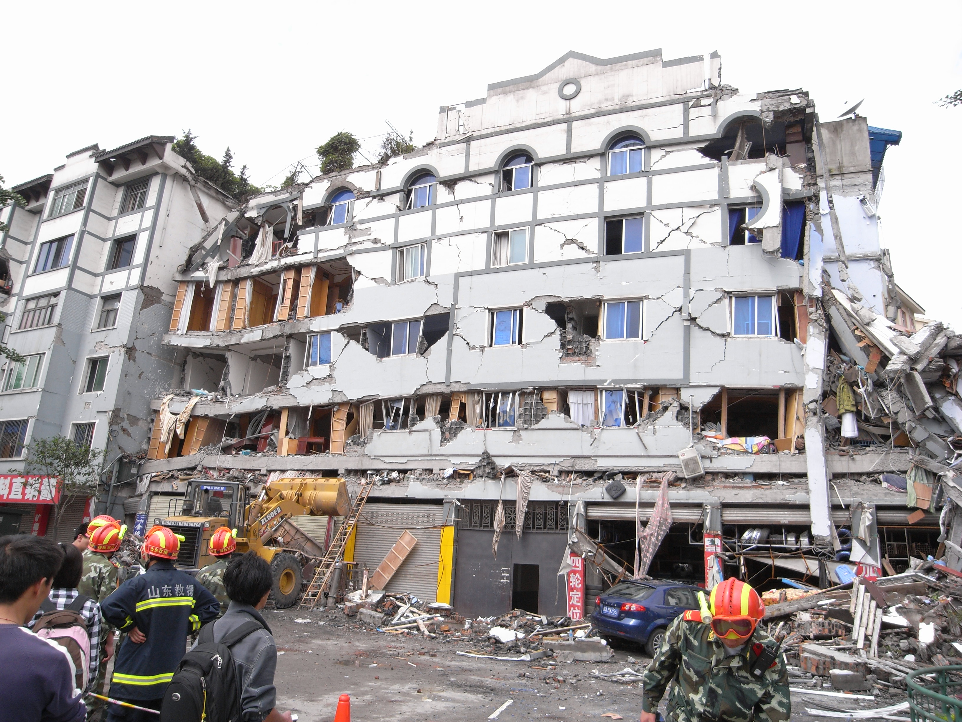 sichuan building collapsed