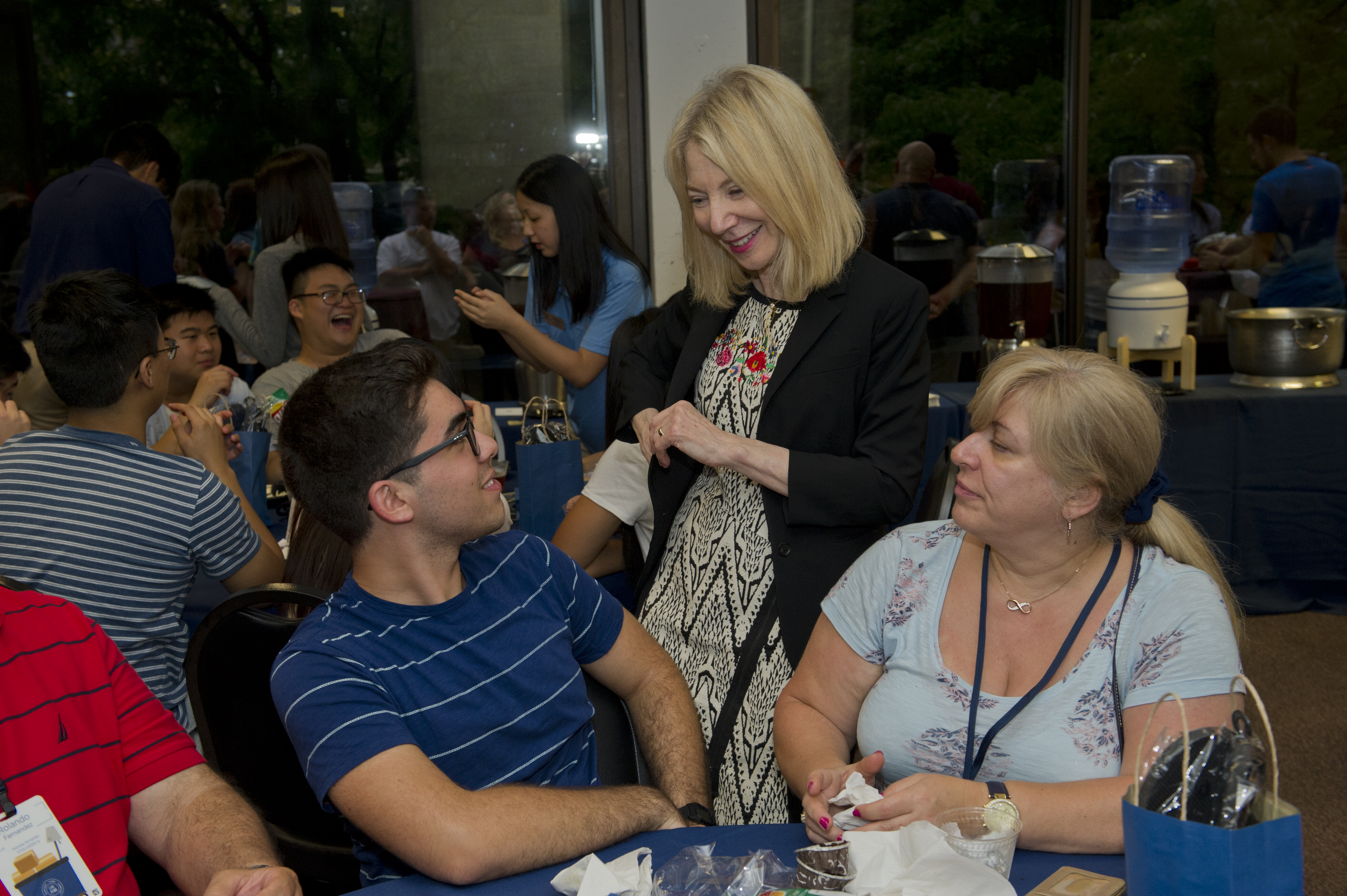 President Gutmann meets new Quakers at BBQ