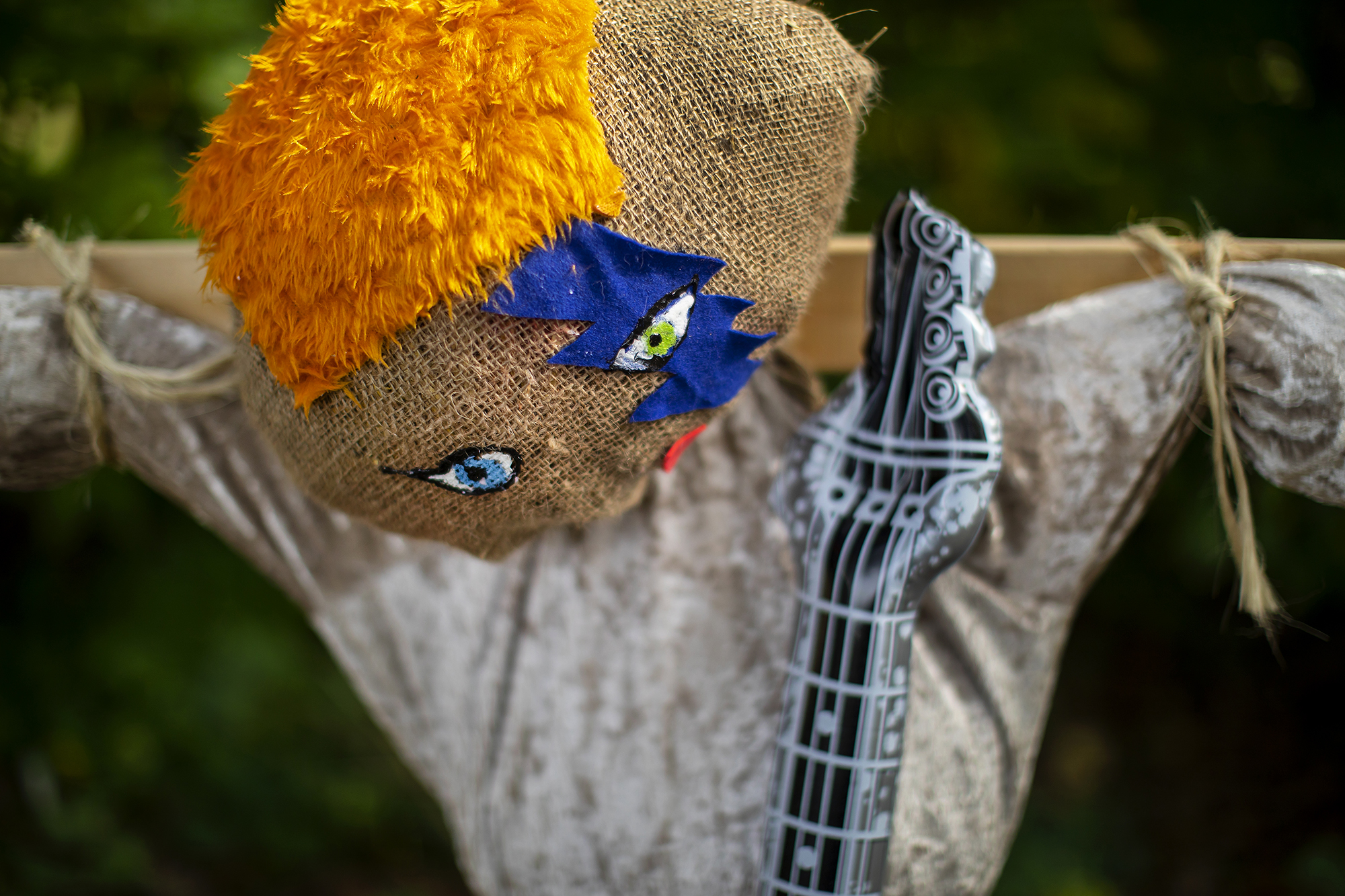 Ziggy-Stardust-Scarecrow-Closeup-Orange-Hair-and-Guitar