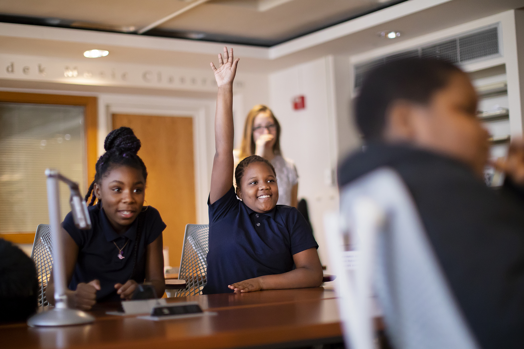 A-sixth-grade-student-from-Philadelphia-Stanton-Elementary-raises-her-hand-during-visit-to-Penn-Libraries. 