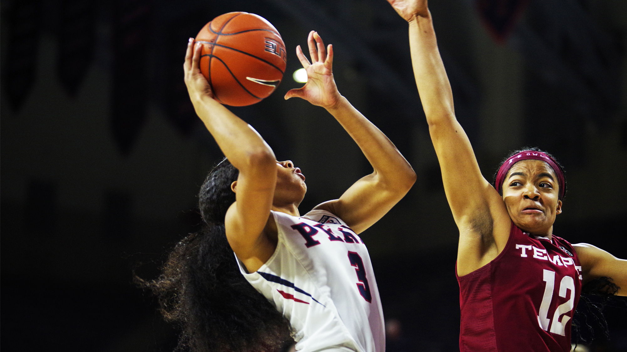 Michae Jones shoots a shot against Temple.