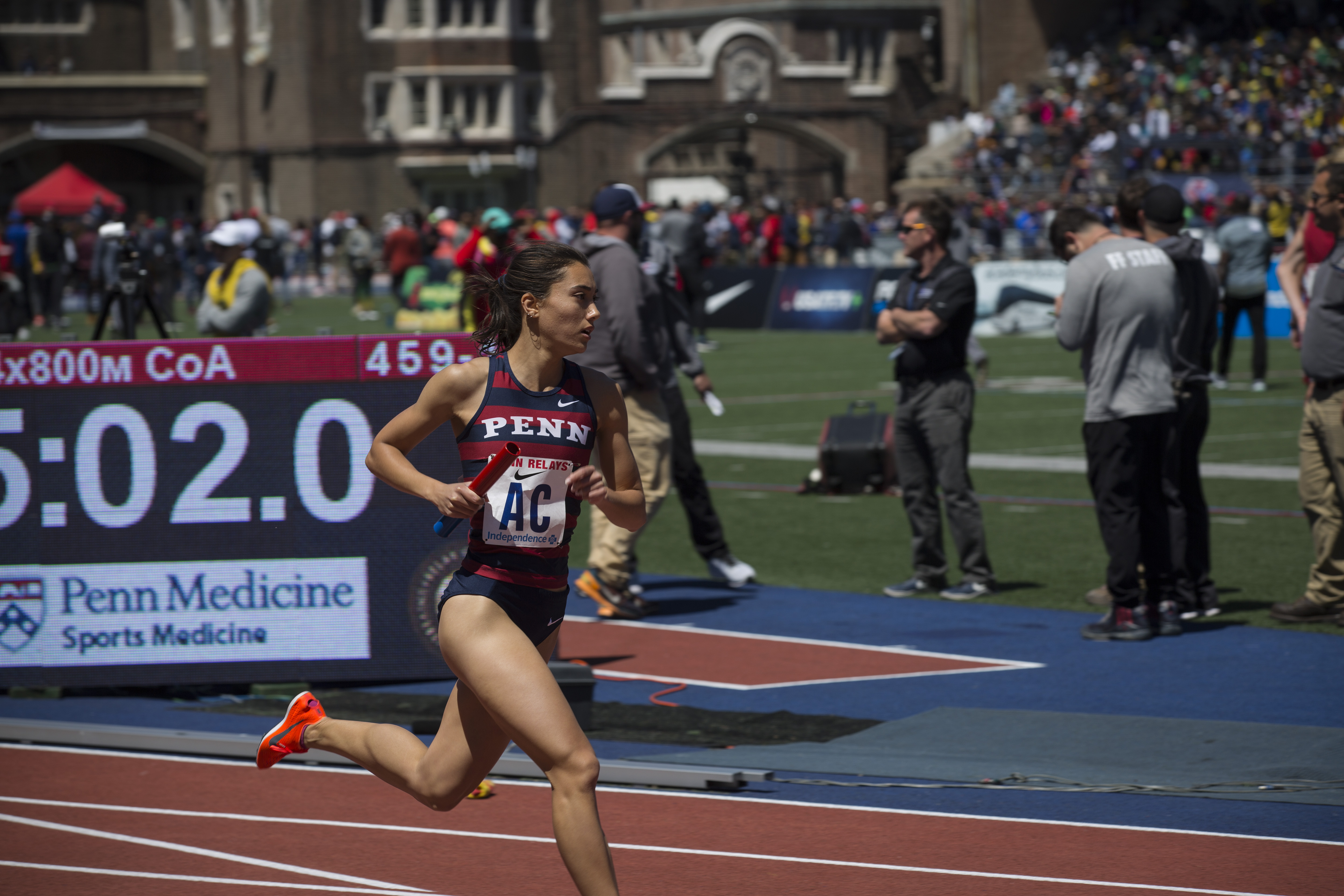 Melissa Tanaka competes in  the college women's 4x800m