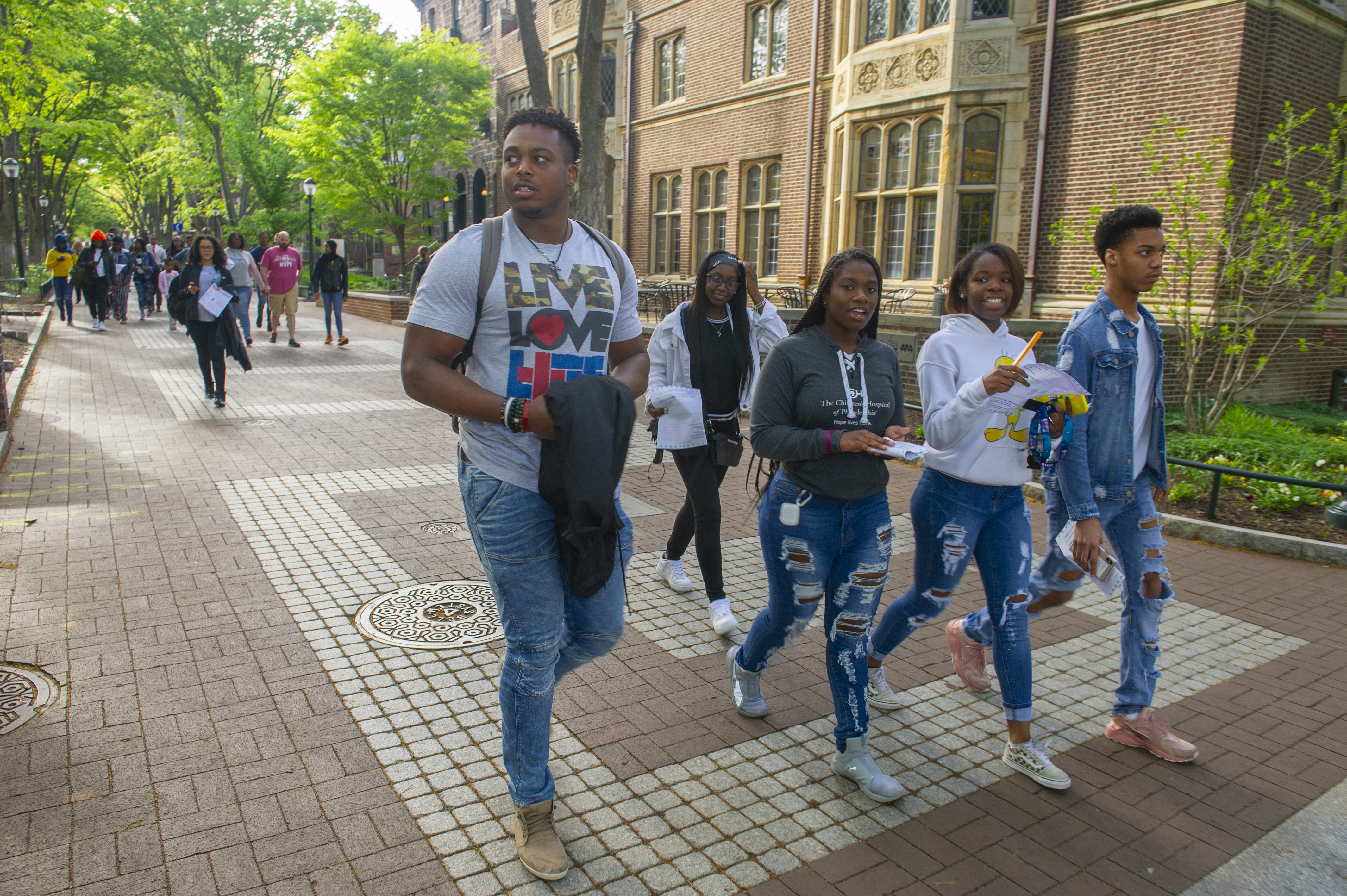 Copeland strolls through campus with high schoolers