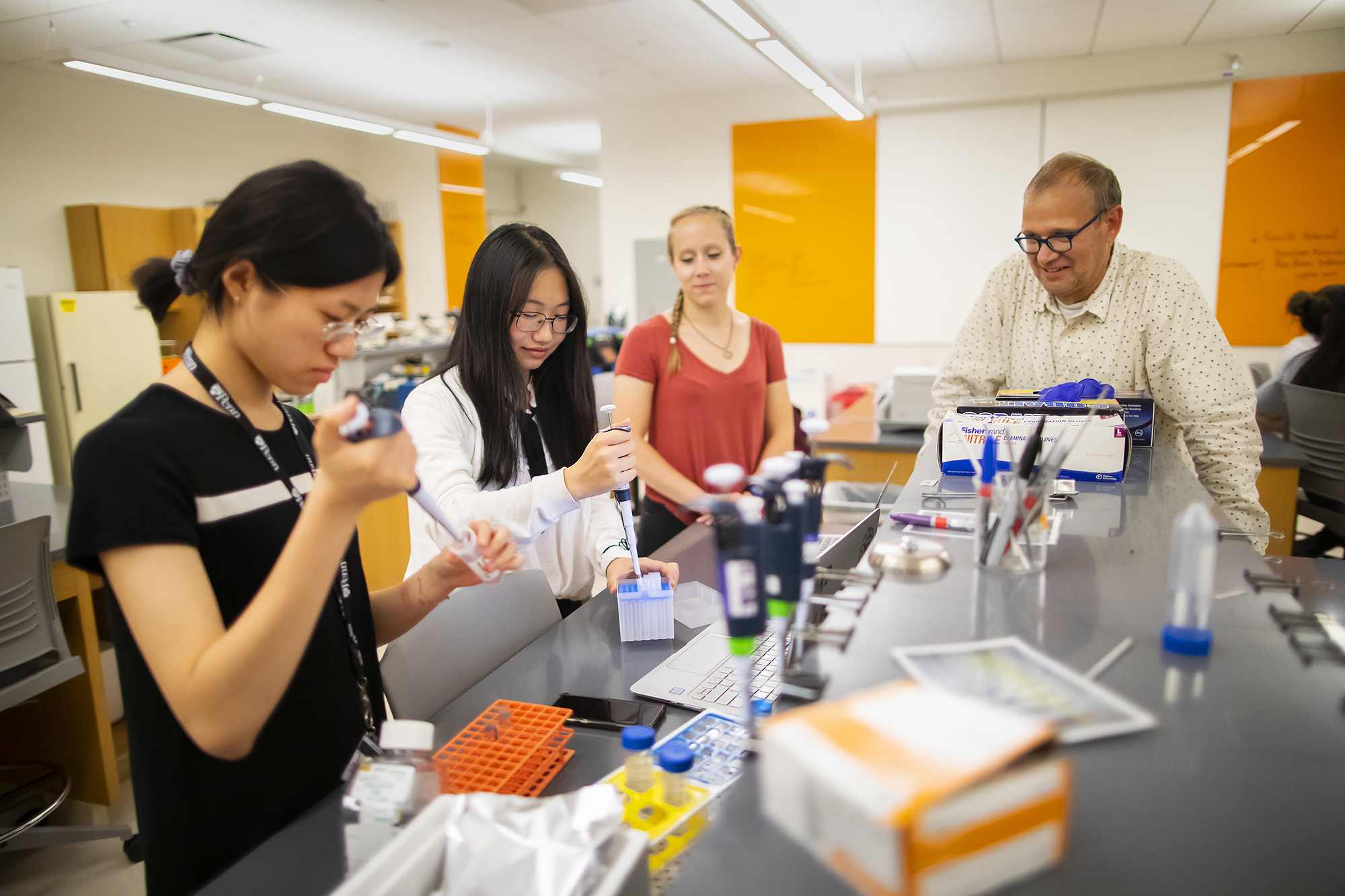 john wagner and students in lab