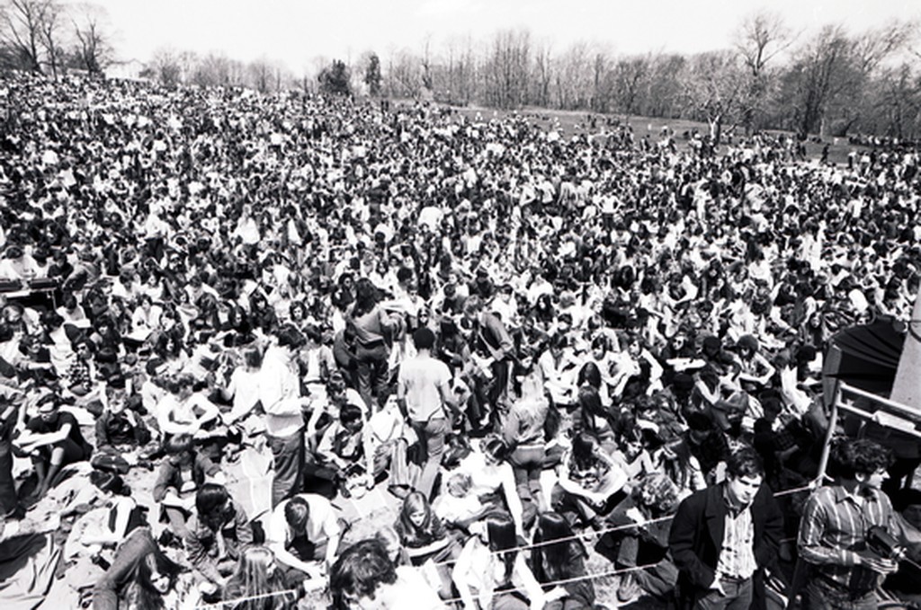 A crowd of 30,000 people sit on a lawn in a park in 1970