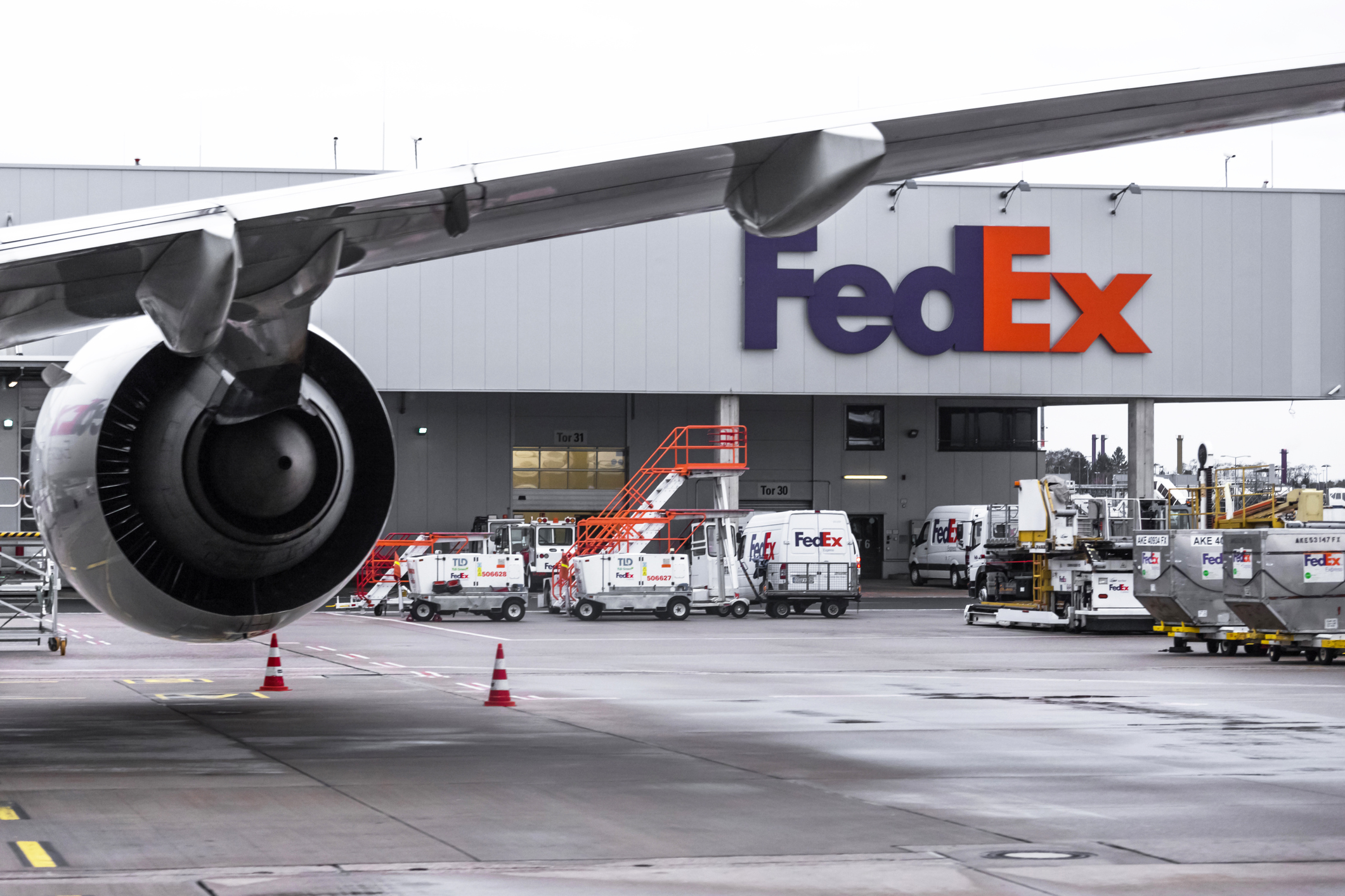 fedex airplanes for shipping vaccines
