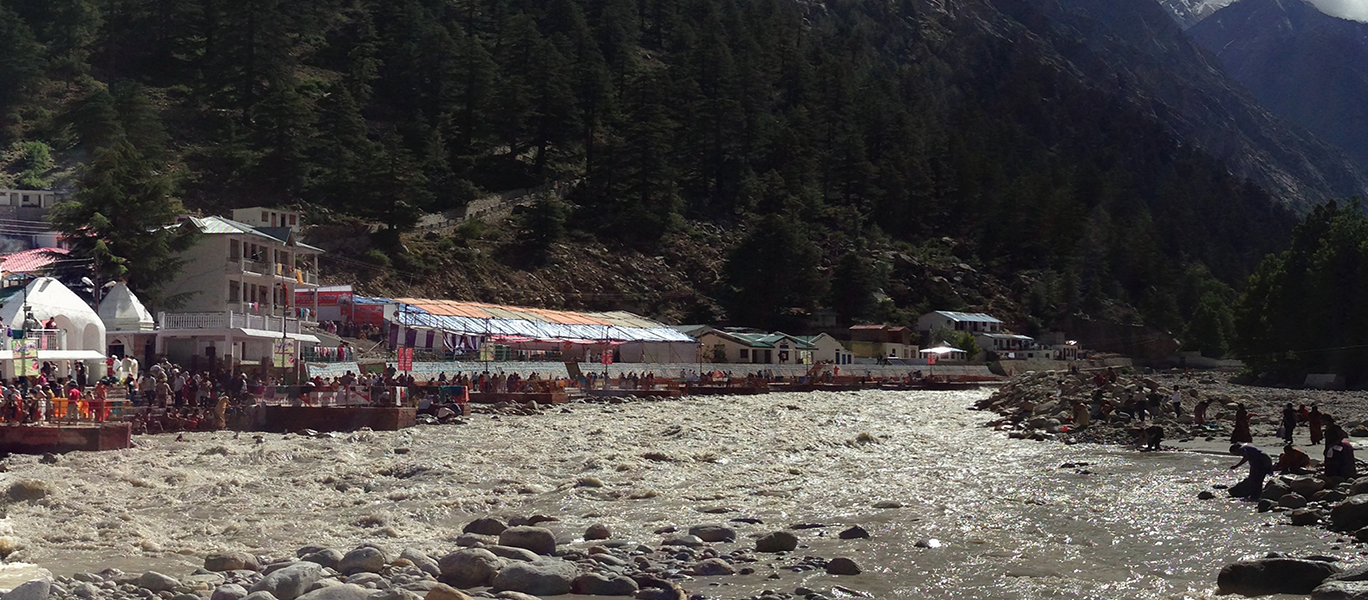 Panoramic view of the village of Gangotri at the shore of a river.