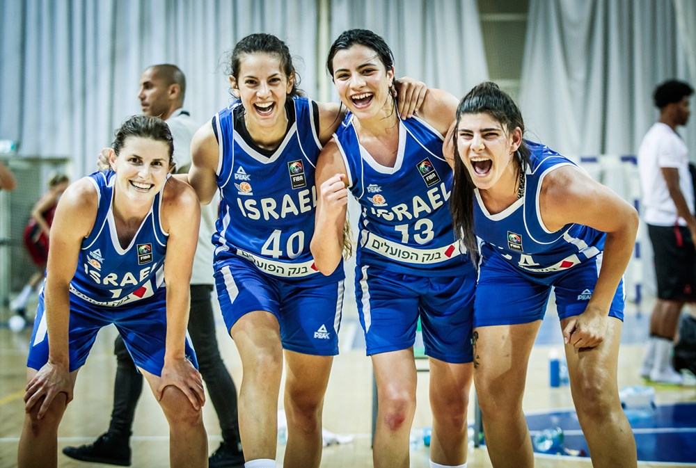 Baron, left, poses with her Israeli teammates.