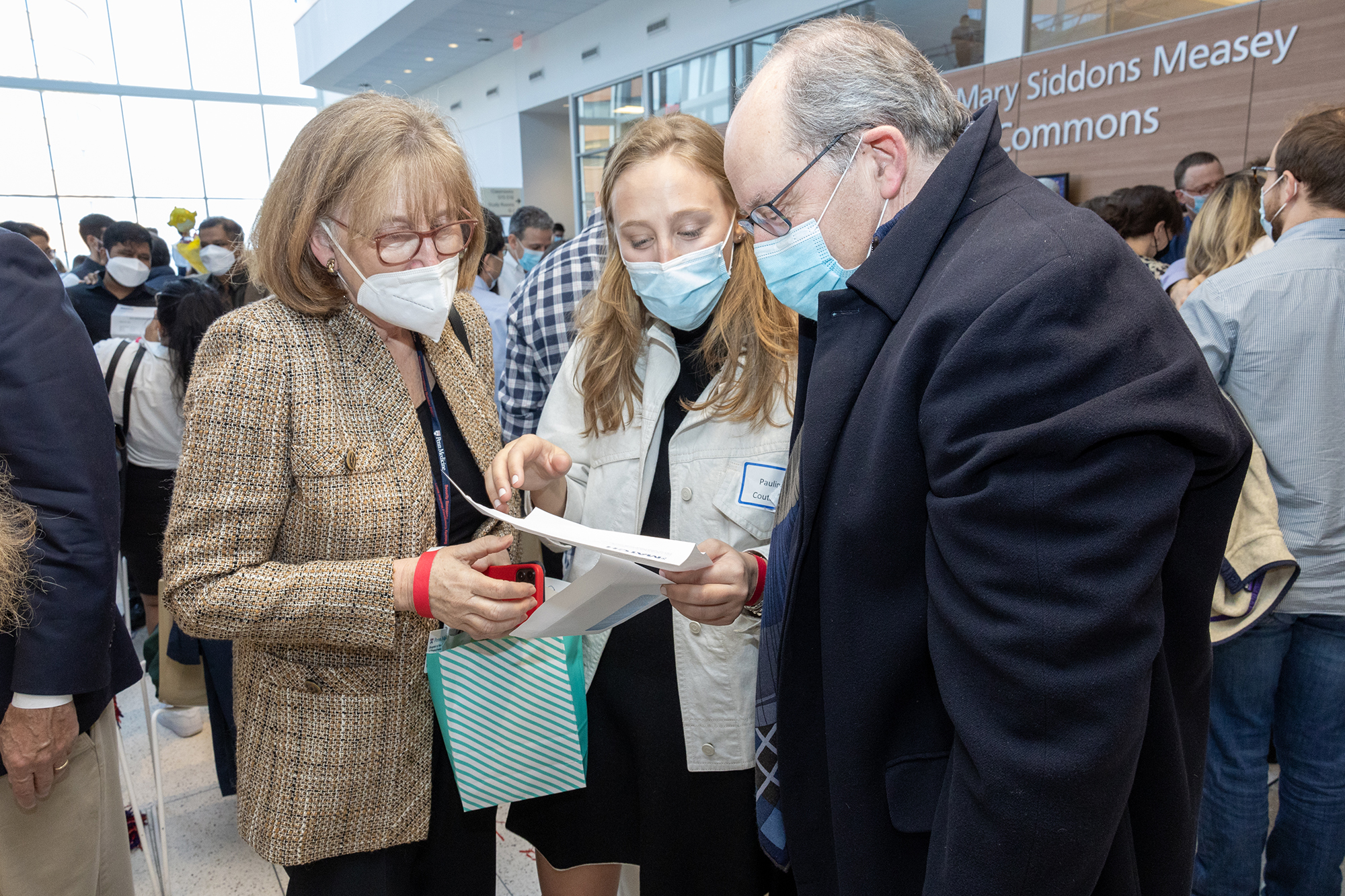A Penn Med student and their parents read a Match Day letter.