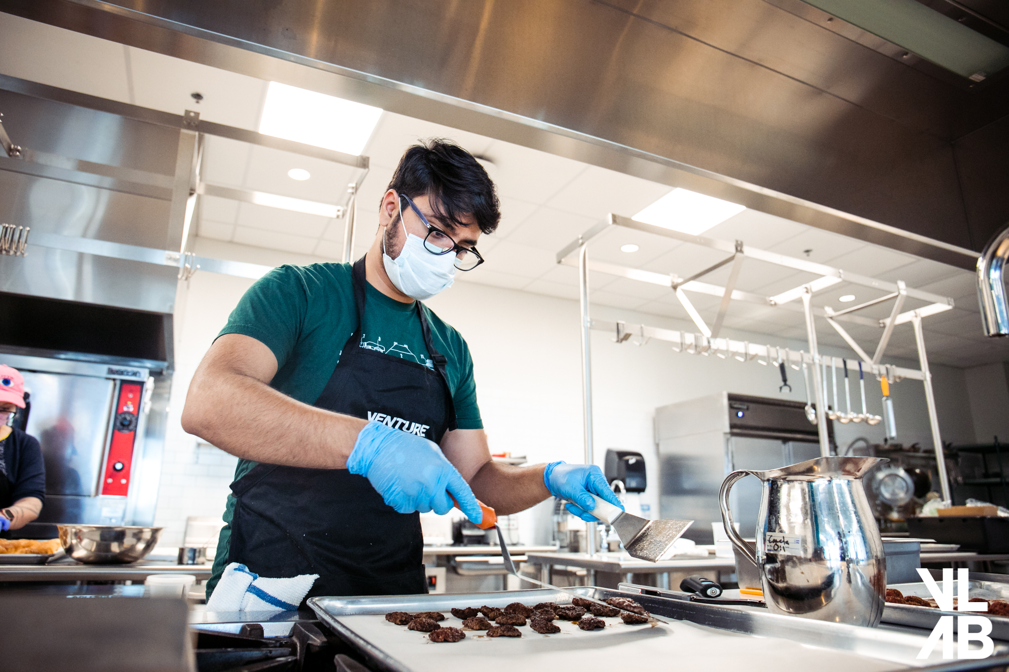 Student gives cooking demo at Tangen Hall