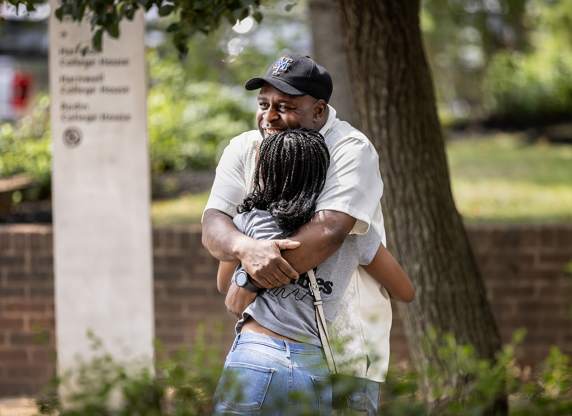 A parent hugs their Penn student on Move-In day.