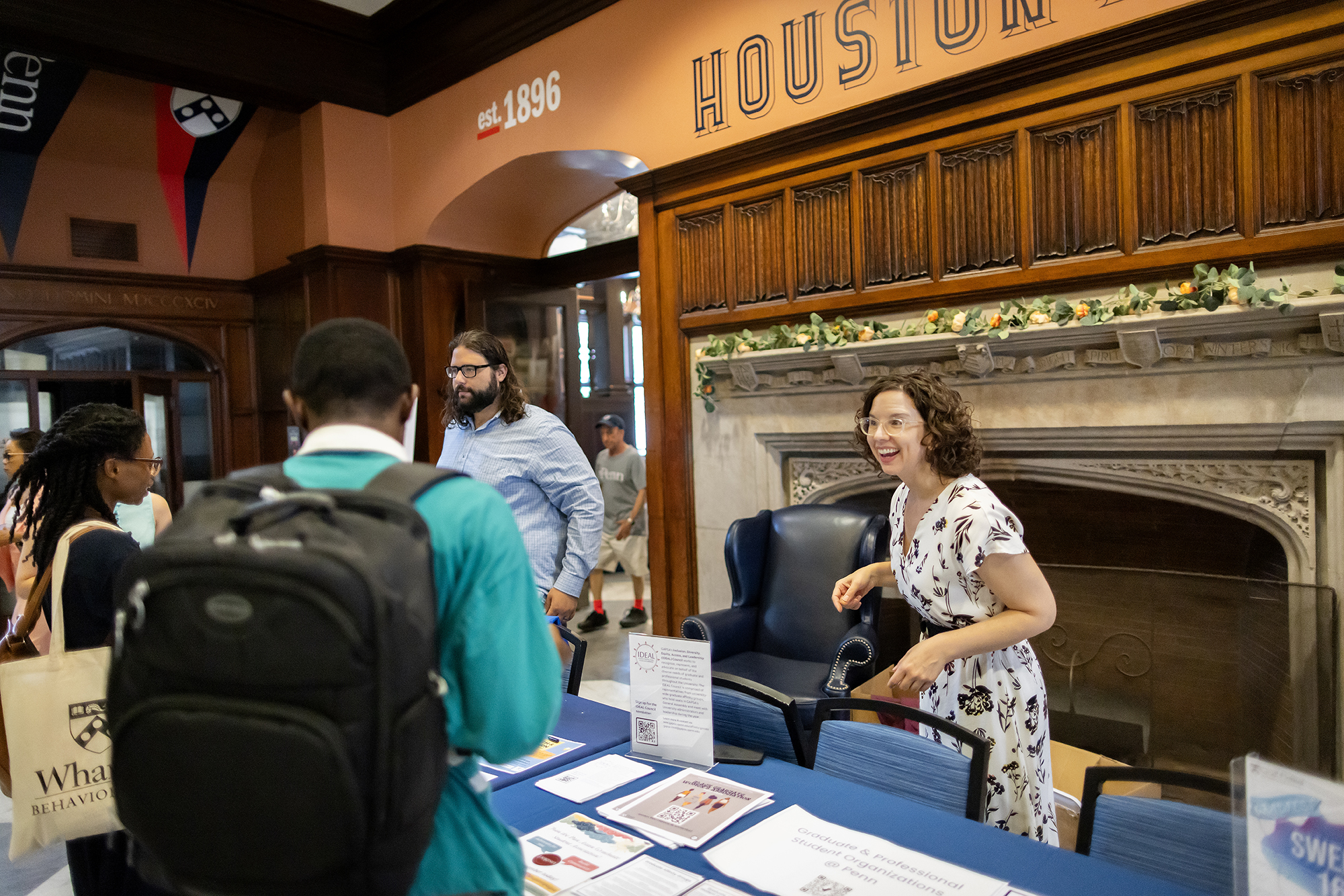 Meredith Wooten greets students at the New Student Resources Fair.