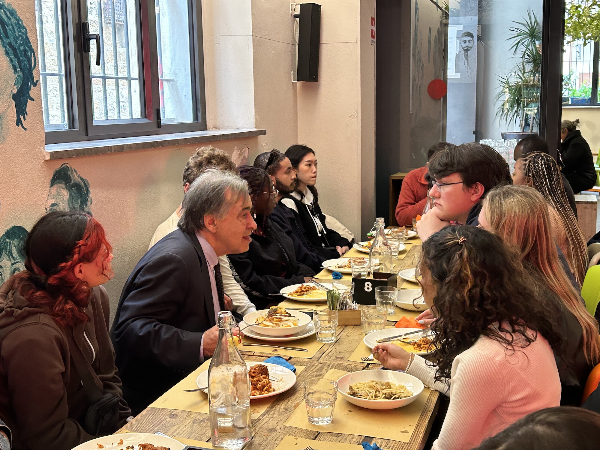 Former Mayor Palermo Leoluca Orlando talks to Penn students over lunch in Palermo. 