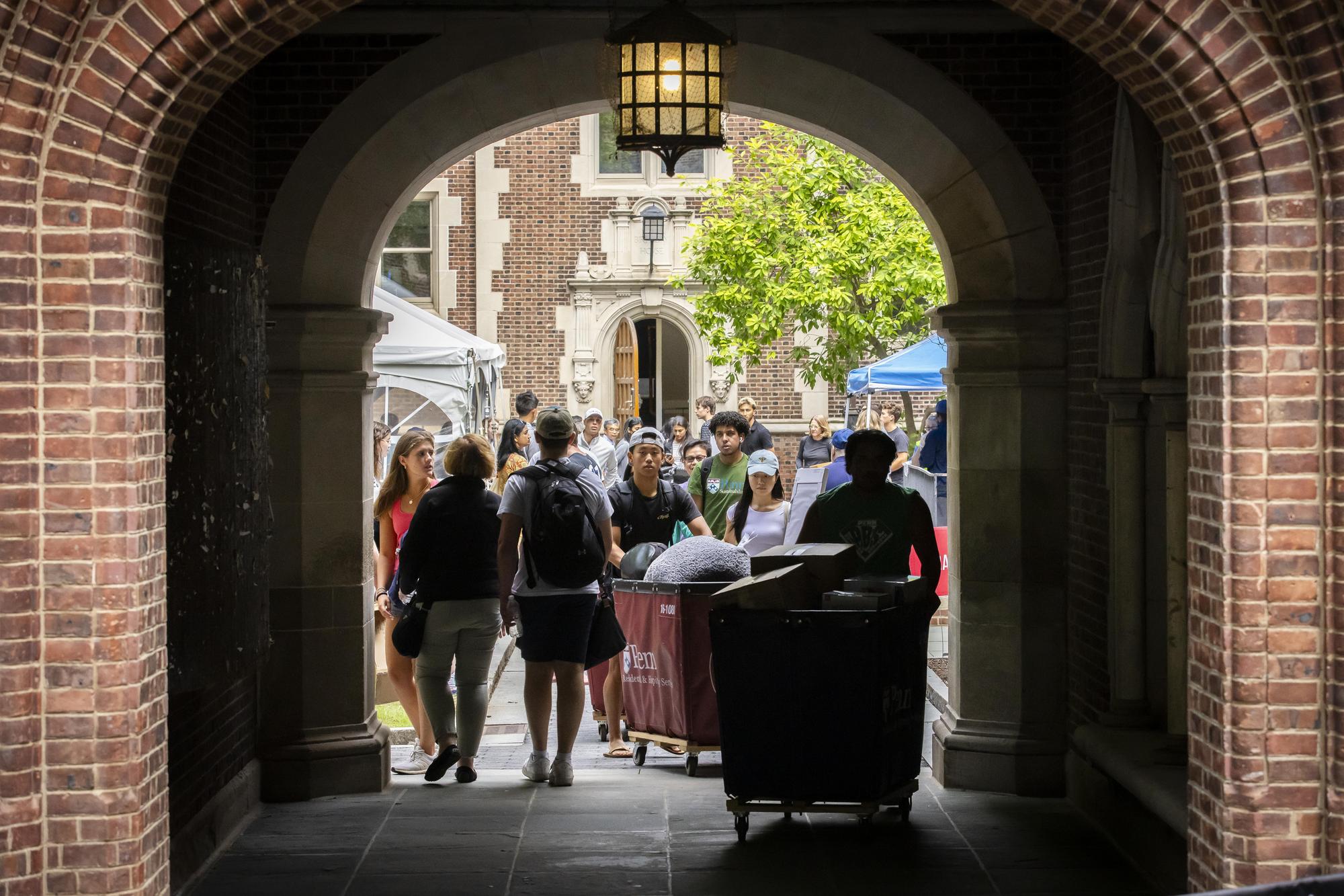 Students and parents with Move-In carts in the Quadrangle during Penn’s Move-In.