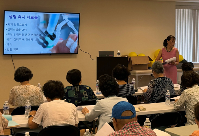 Eunice Park-Clinton teaching a class in Korean.