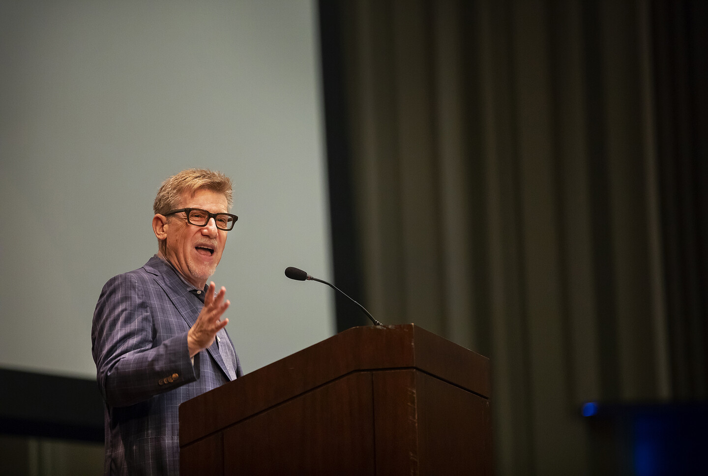 David Fox leading Penn Reading Project