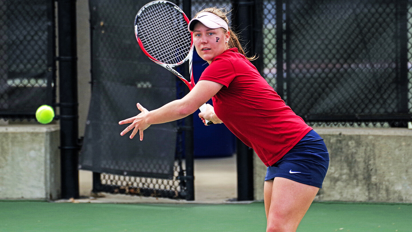 Iuliia Bryzgalova prepares to hit a ball as it comes toward her at Penn Park.
