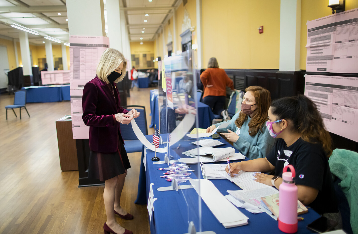 penn president amy gutmann votes in houston hall
