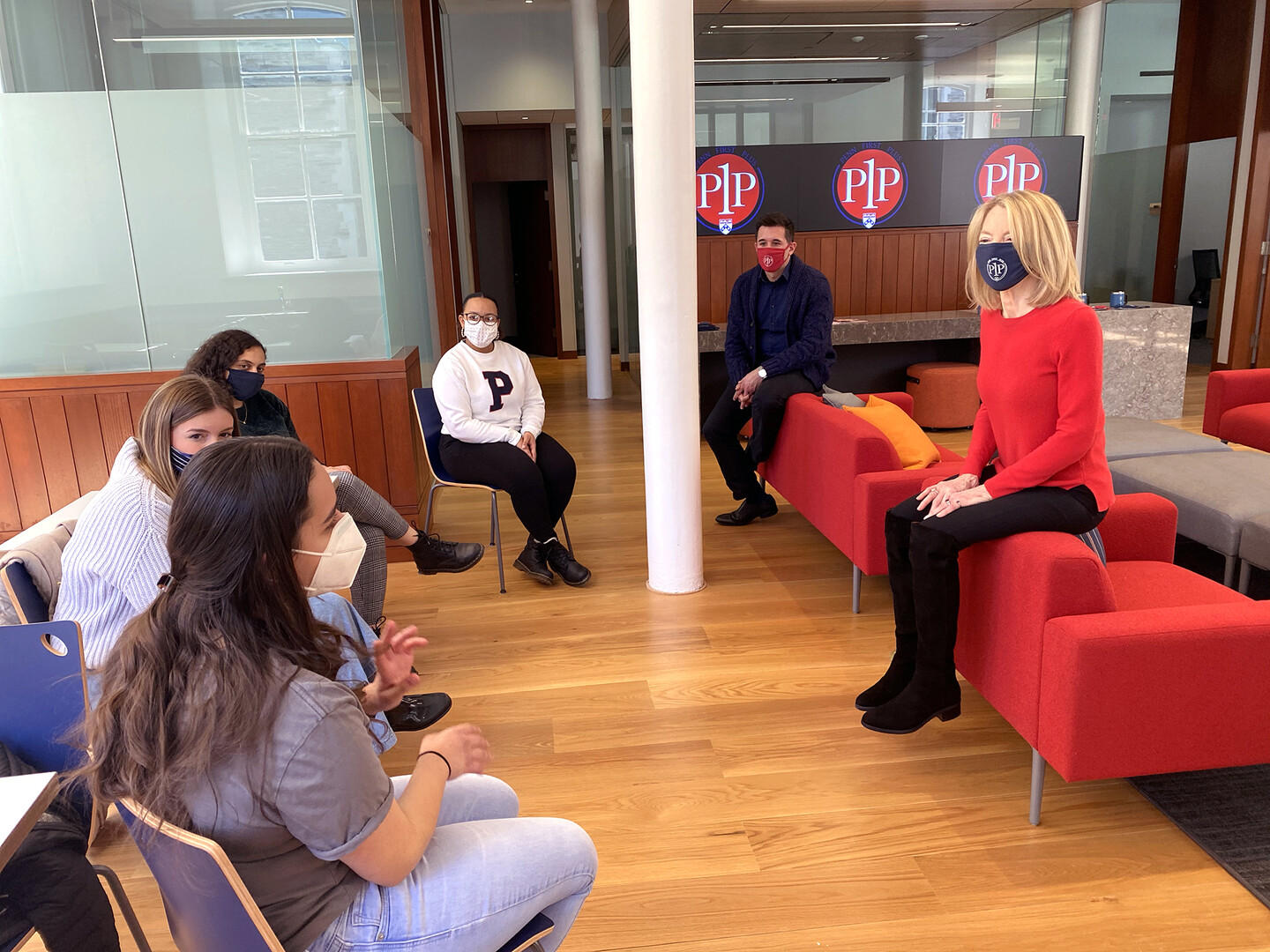 penn president amy gutmann with penn first plus students