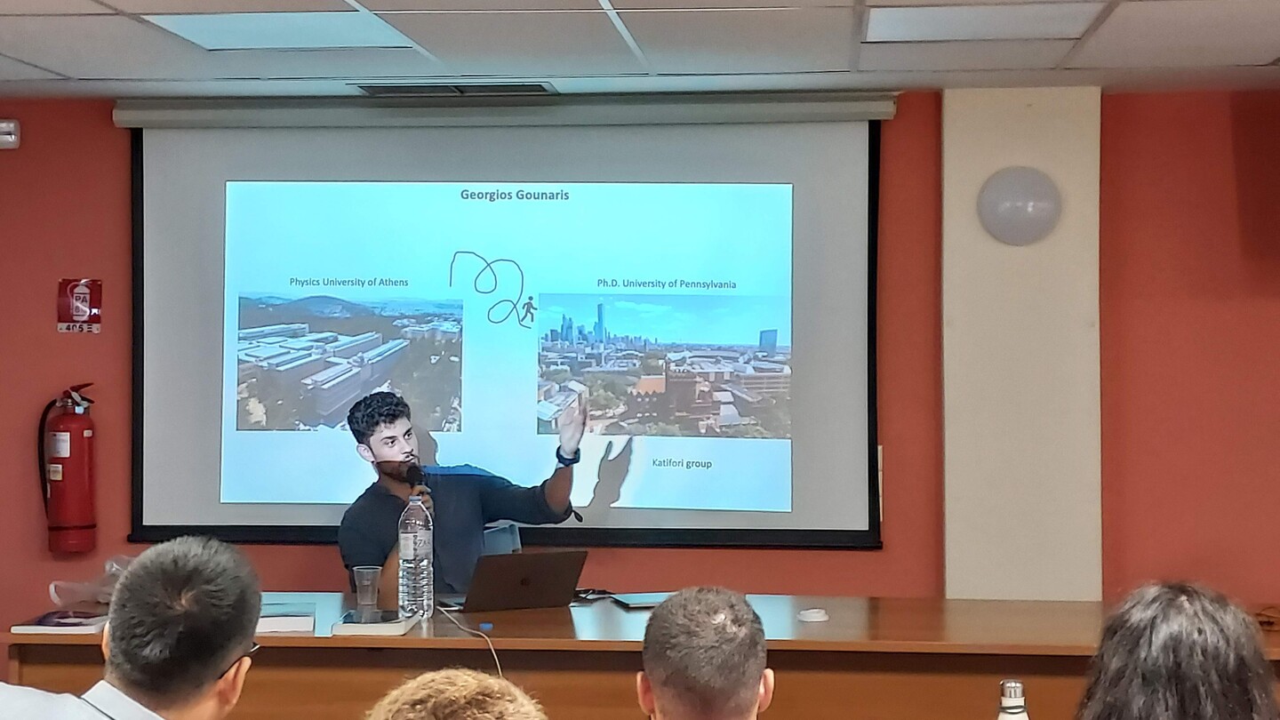 Georgios Gounaris delivering a lecture