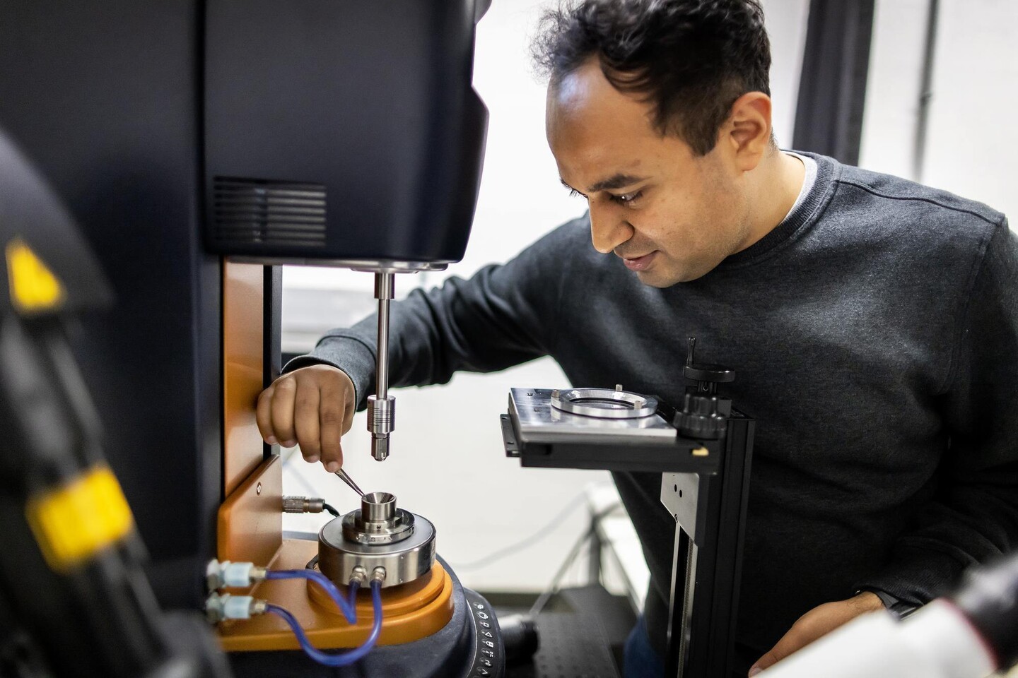 Shravan Pradeep examining mud through a microscope