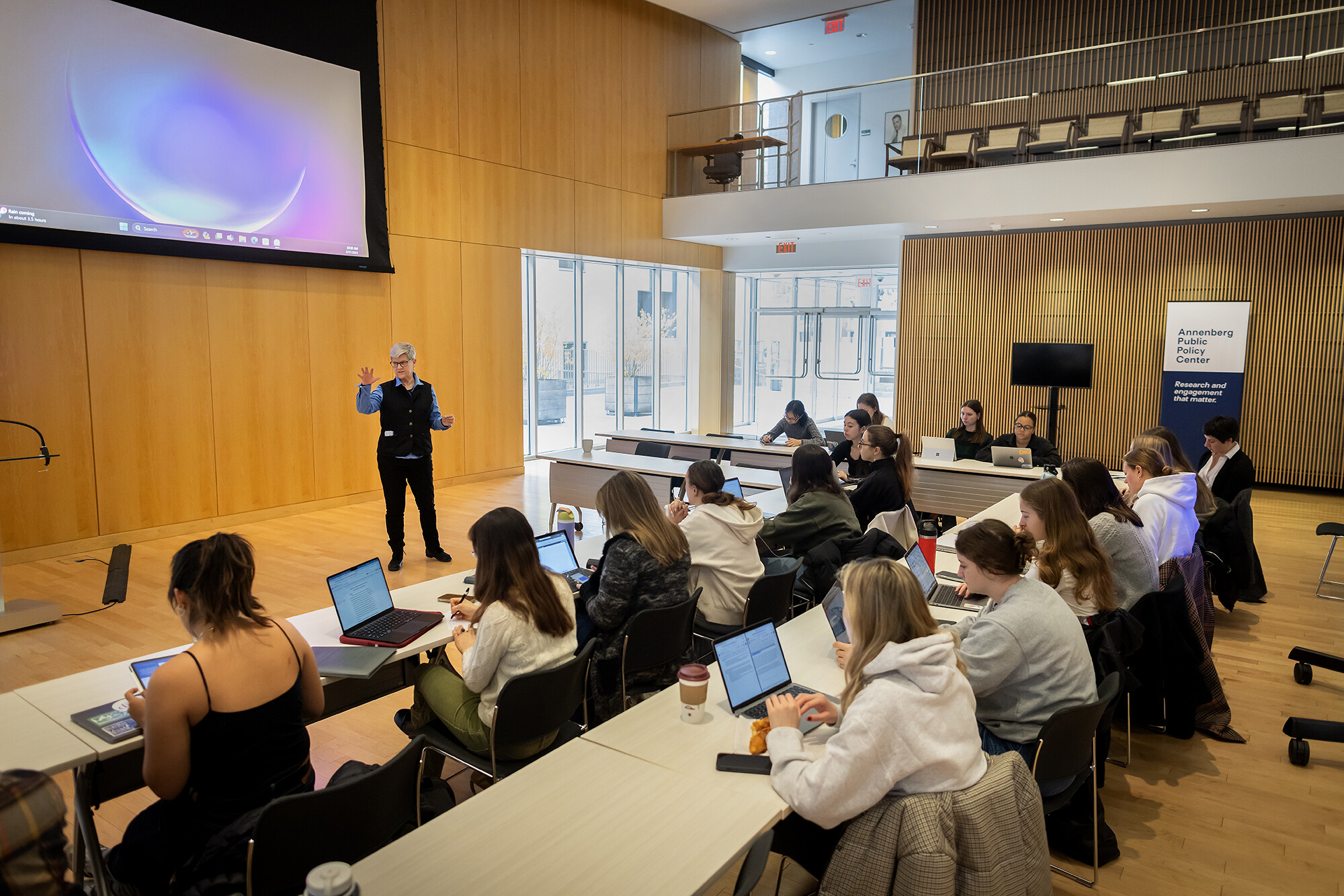Kathleen Hall Jamieson lectures the class.