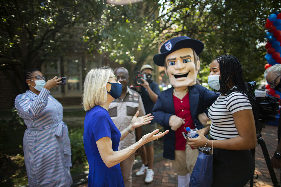 penn president amy gutmann talks with cassandra