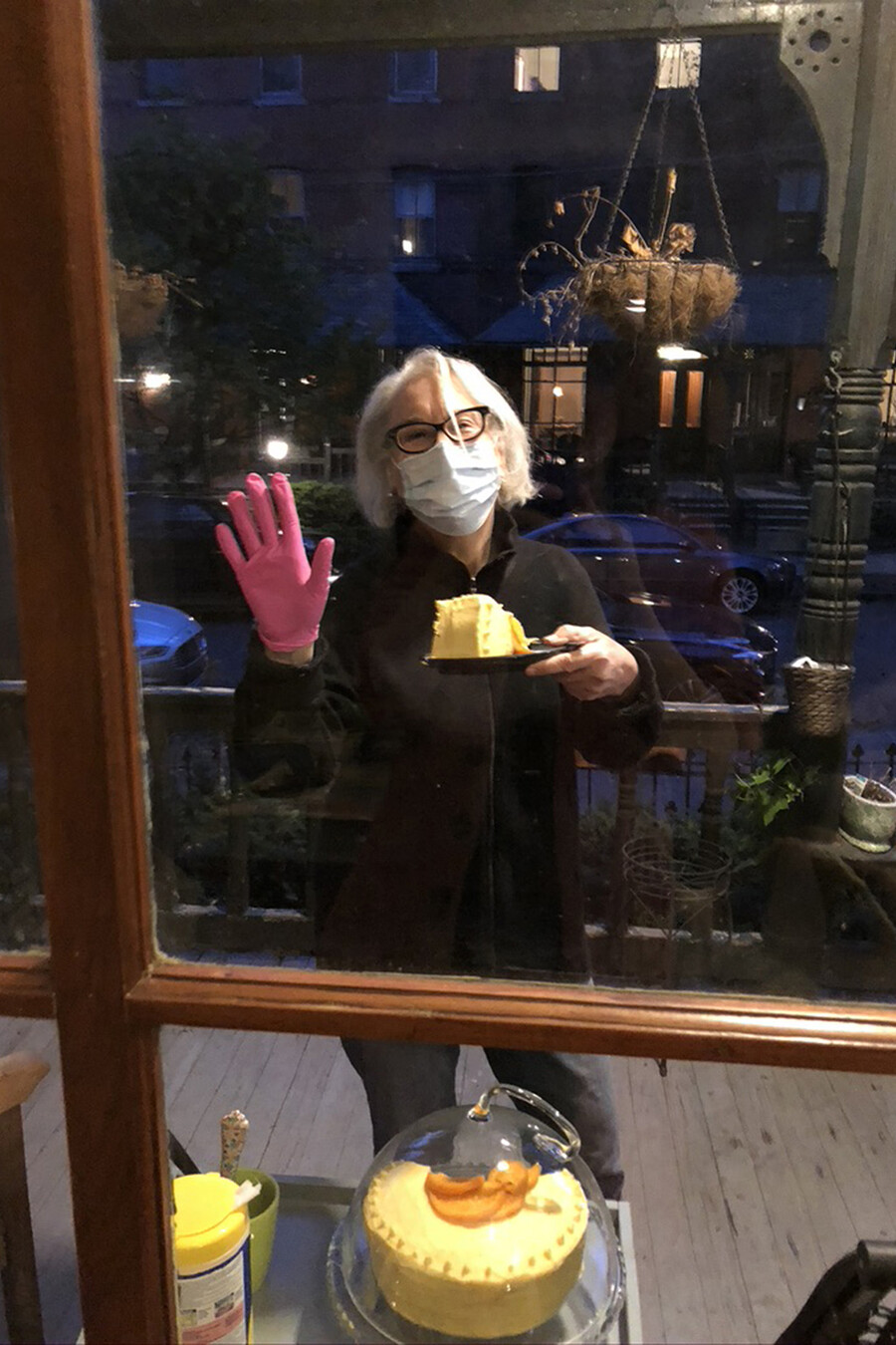 litty paxton delivering cake