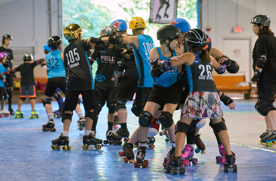 A roller derby team practices.
