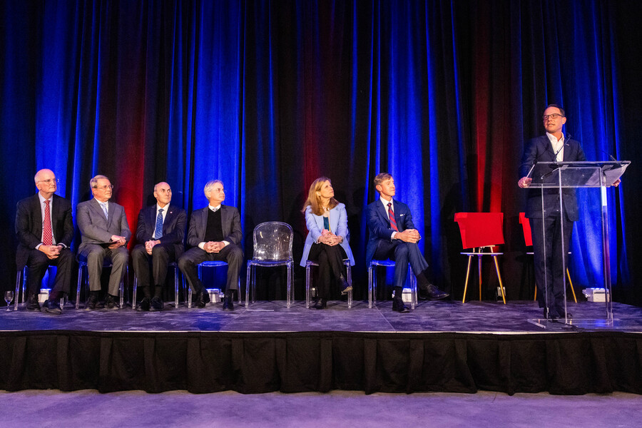 governor shapiro speaks at the rna lab opening