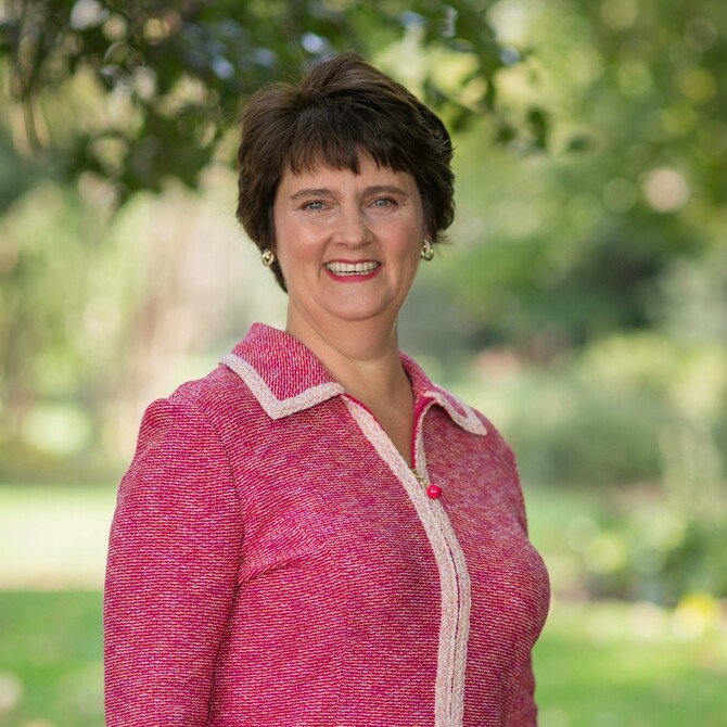 Anne Holton Headshot - Square 1 1800 x1800.jpg Anne Holton Headshot - Square 1 1800 x1800.jpg