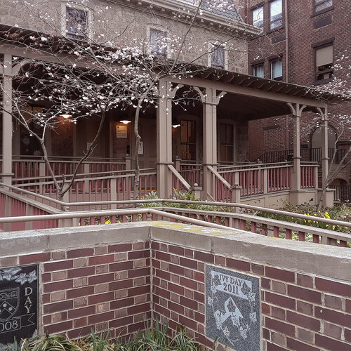 Front of the building that houses the Penn Women's Center