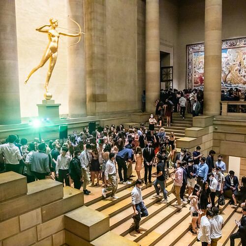 Students at the stairs of Philadelphia Museum of Art.