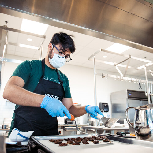 Student gives cooking demo at Tangen Hall