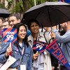 alumni hold Penn '99 signs and umbrella for Alumni Parade