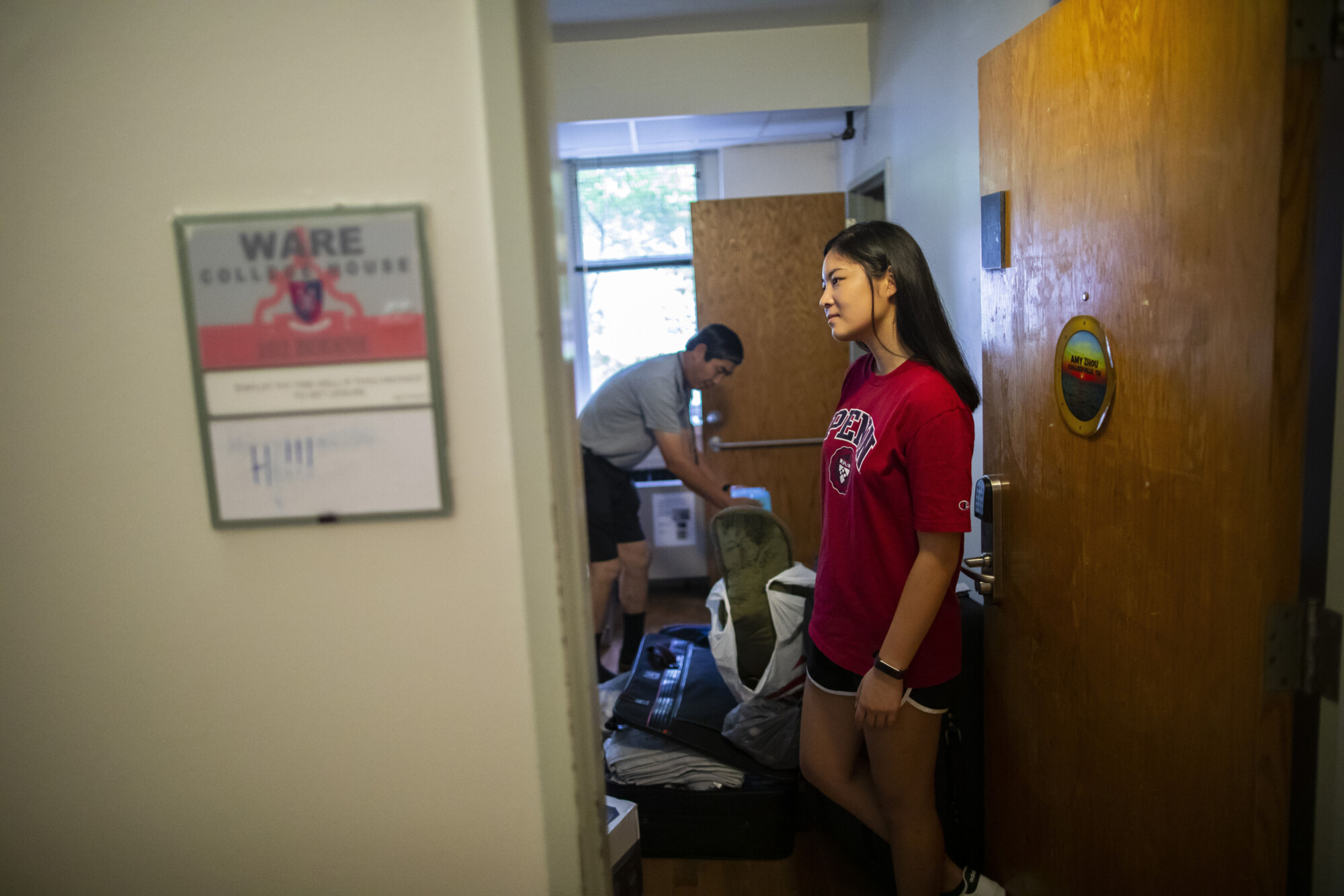 amy zhou moving into her room