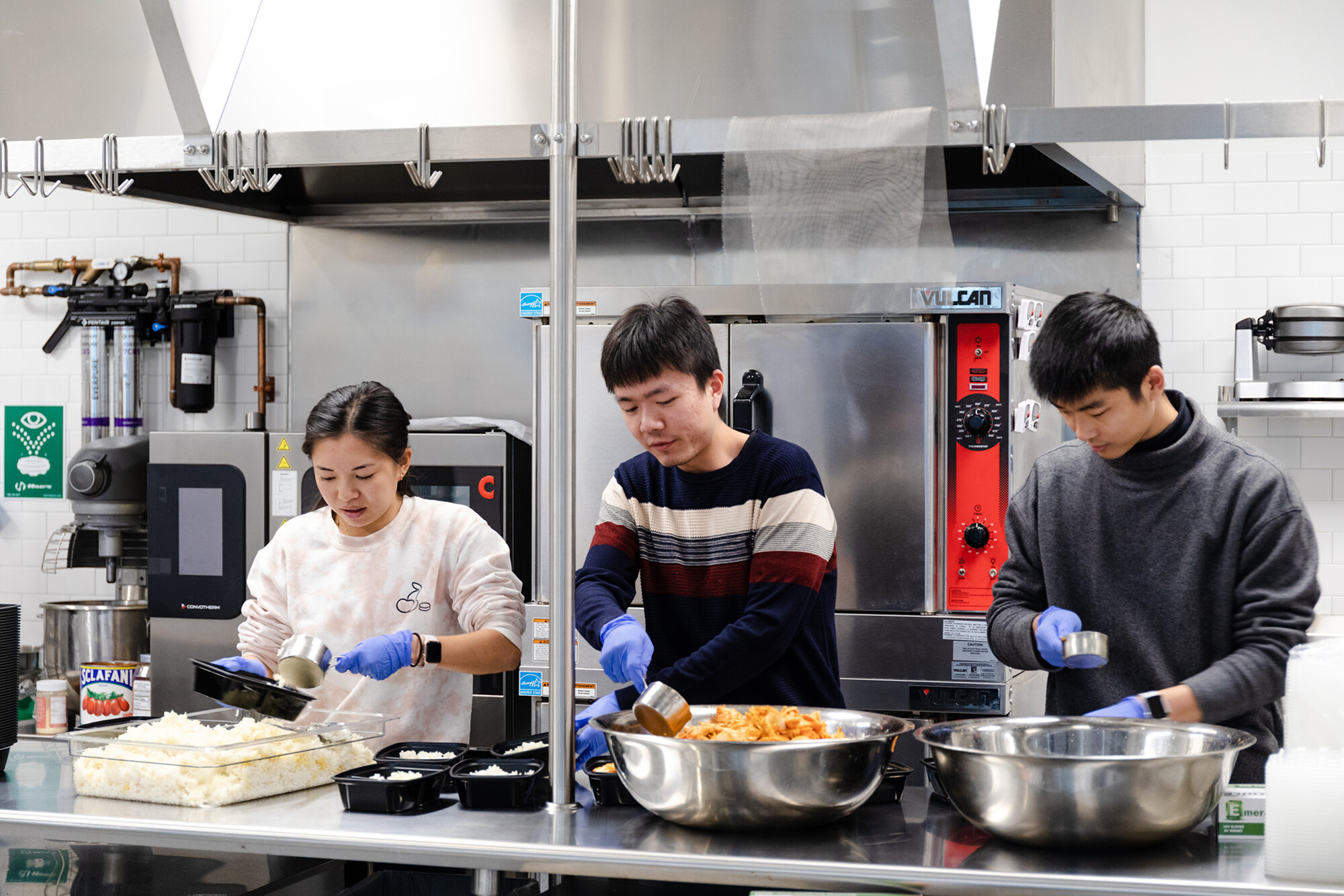 students cooking in food innovation lab