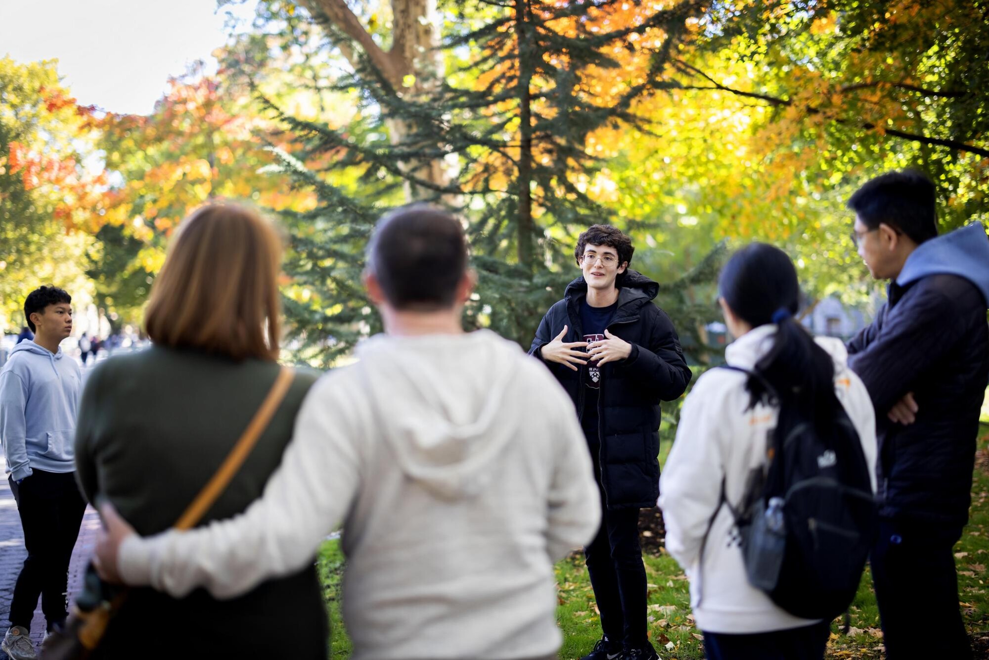 A member of Kite and Key addresses people on Penn’s campus.