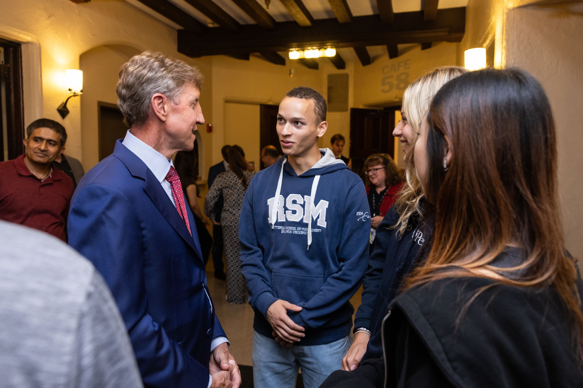 Penn President J. Larry Jameson talking with a new student at the NSO event.