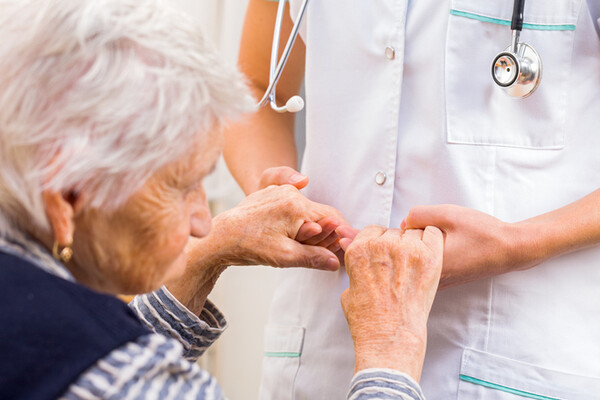  Elderly woman receiving nursing care