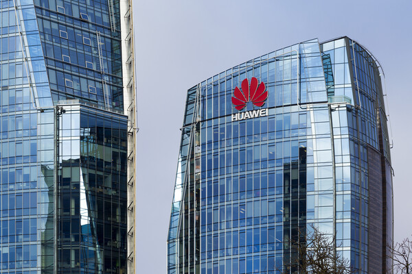 Huawei headquarters building made of blue glass with Huawei written on its exterior