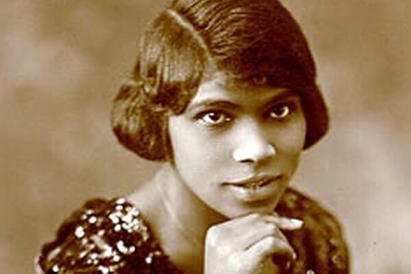 Portrait of Marian Anderson in 1920 with her chin resting on top of her hand.