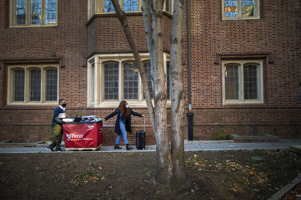 students moving into the quad