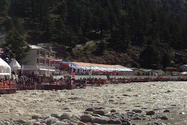 Panoramic view of the village of Gangotri at the shore of a river.