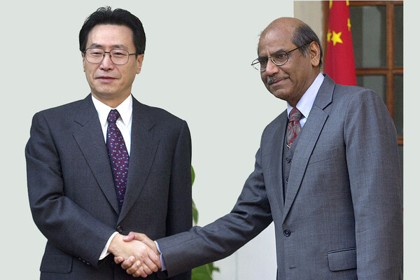 Saran shakes hands with diplomat