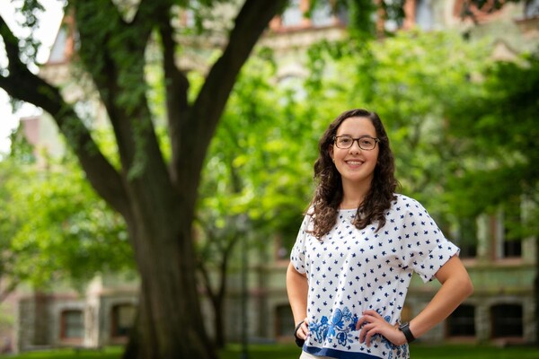 Hannah De Oliveira on College Green