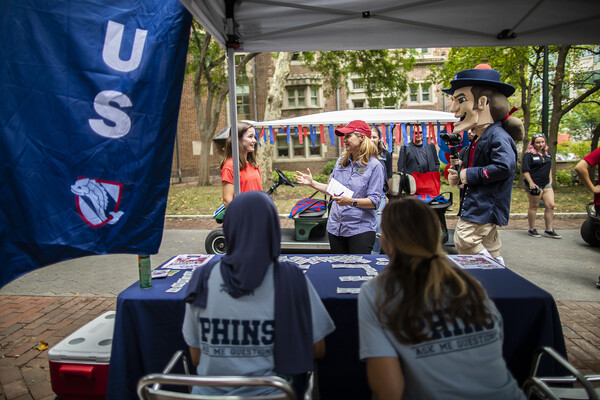penn president liz magill talks to students during move in